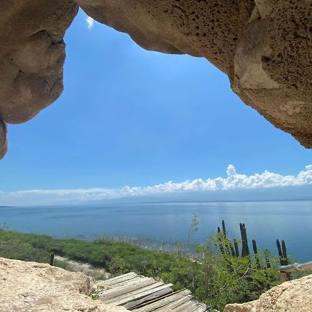 Lago Enriquillo Resort Cerro Al Medio Exterior photo