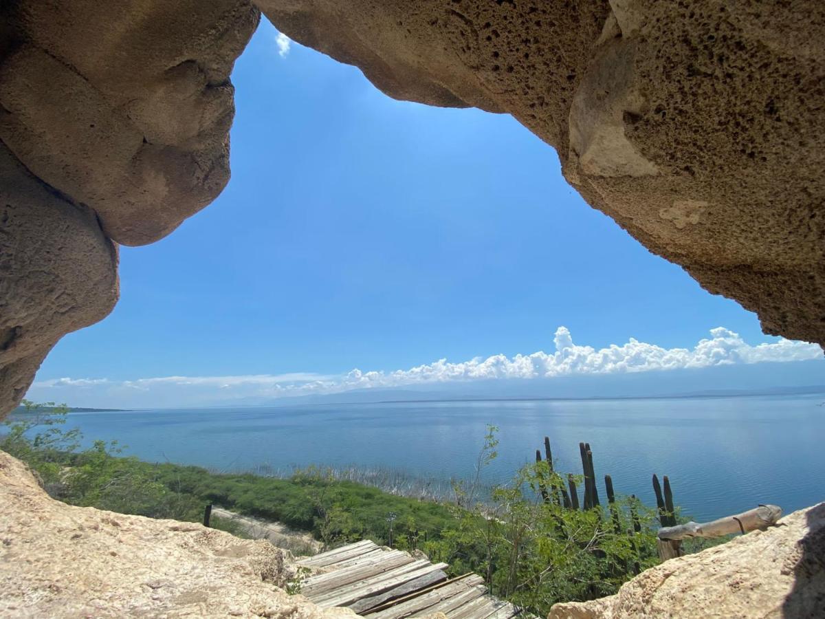 Lago Enriquillo Resort Cerro Al Medio Exterior photo